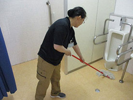 メンテナンス部　日常清掃 床面水拭き清掃